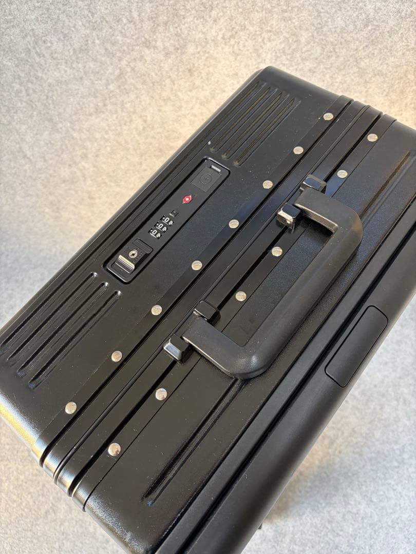 【週末価格】タビトラ　スーツケースキャリーUSBポート付き