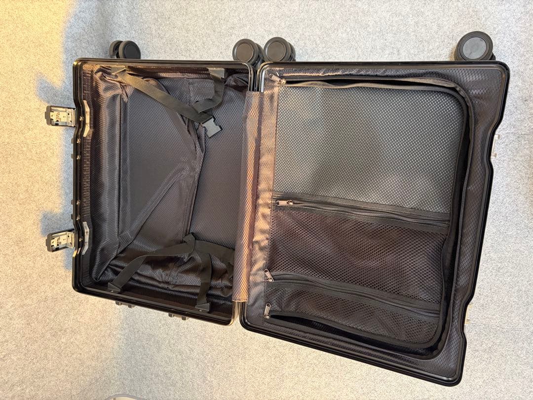 【週末価格】タビトラ　スーツケースキャリーUSBポート付き