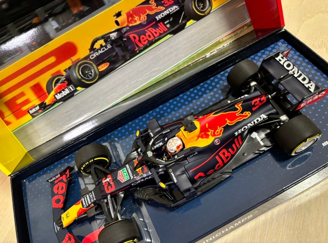 ミニチャンプス1/18 RB16B コレクターズボックス