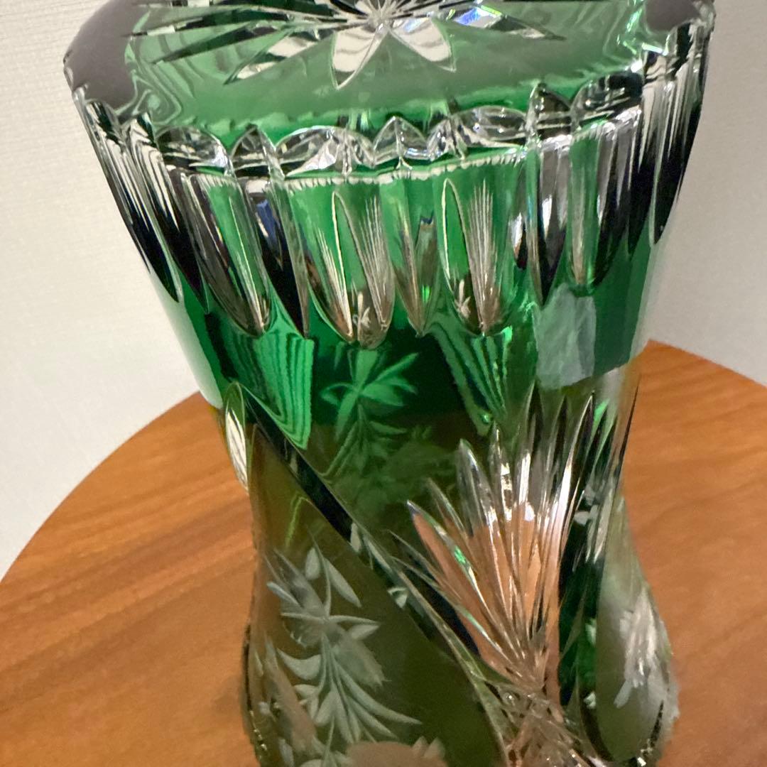 ドレスデンクリスタル グリーン ガラス 花瓶 フレア型