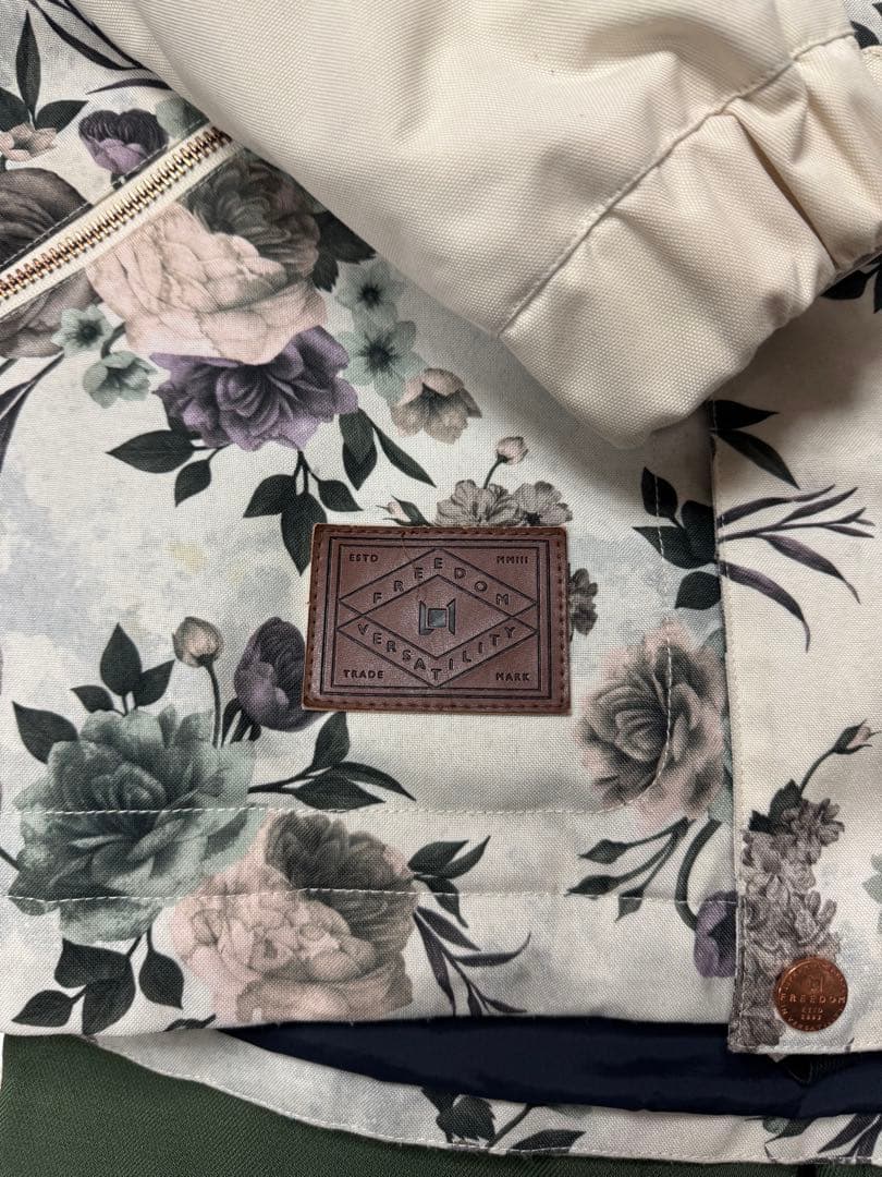 L1スノーボードウェア　ジャケットSサイズ　パンツXSサイズ