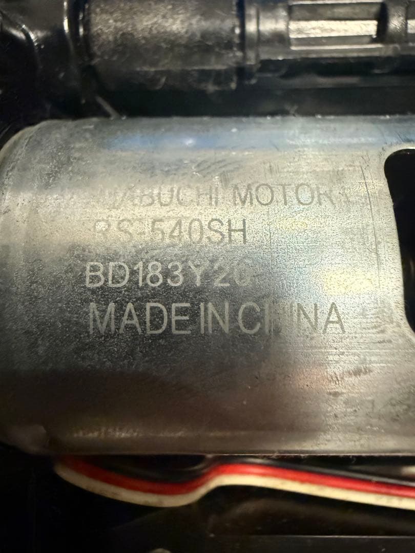 RCカー ブラシモーター、ニッカドバッテリー