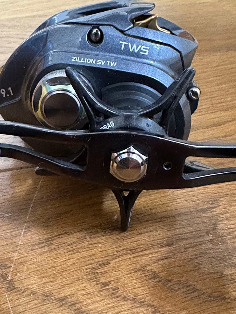 ダイワZILLION SV TW ベイトリール　右巻き　9.1