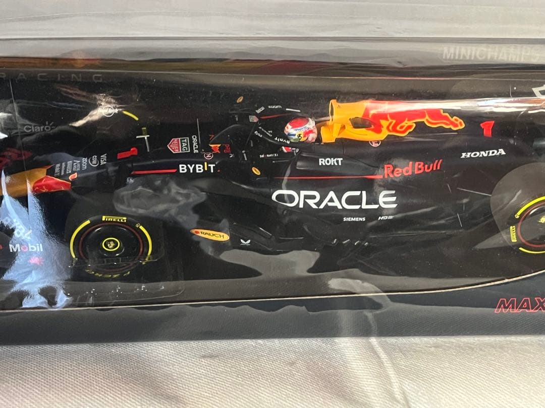 希少ミニチャンプス1/18レッドブル　マックスフェルスタッペン日本GP2024