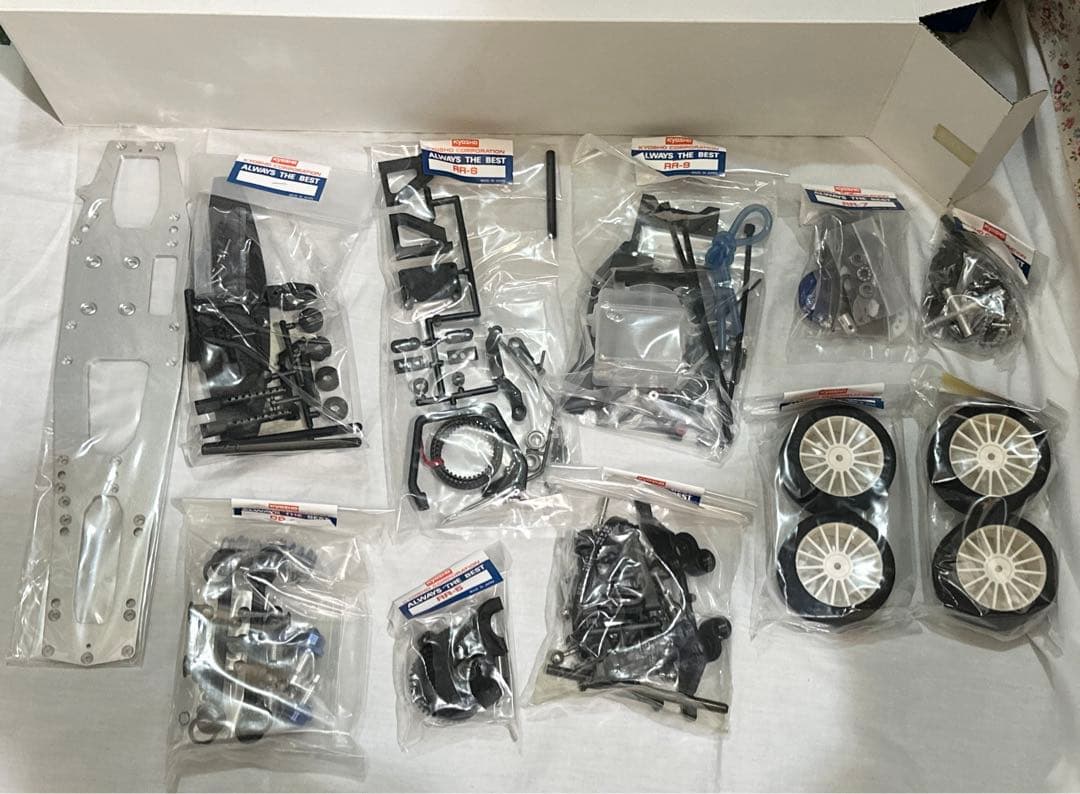 Kyosho・京商★V-ONE RRダッジ ストラトス ボディー エンジンRC車