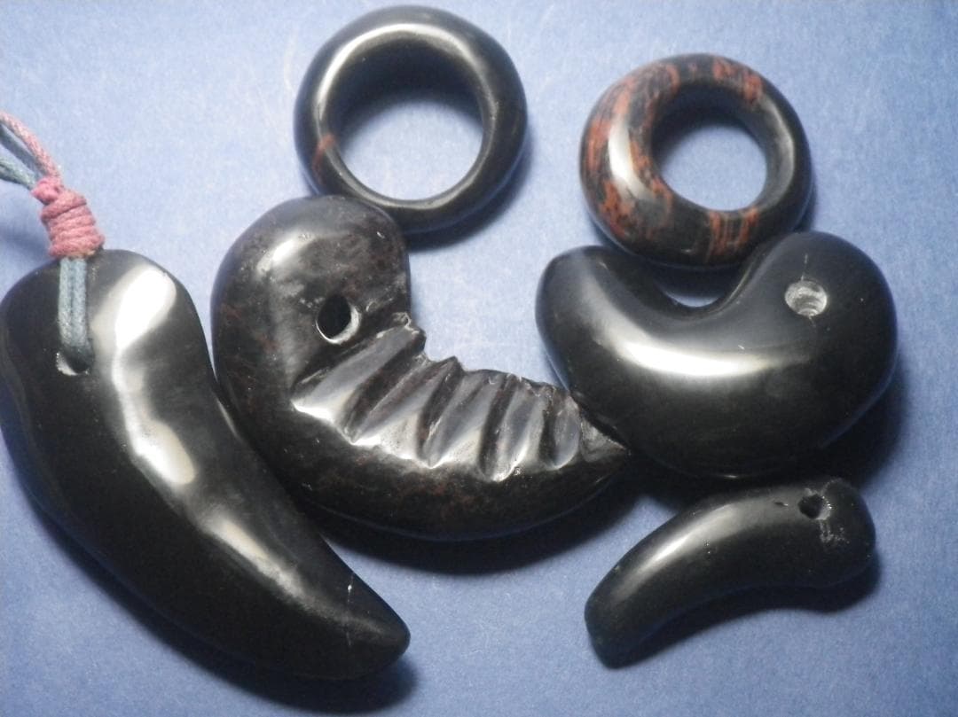 伝*ラ様 黒曜石　勾玉　２５０７２６－０９