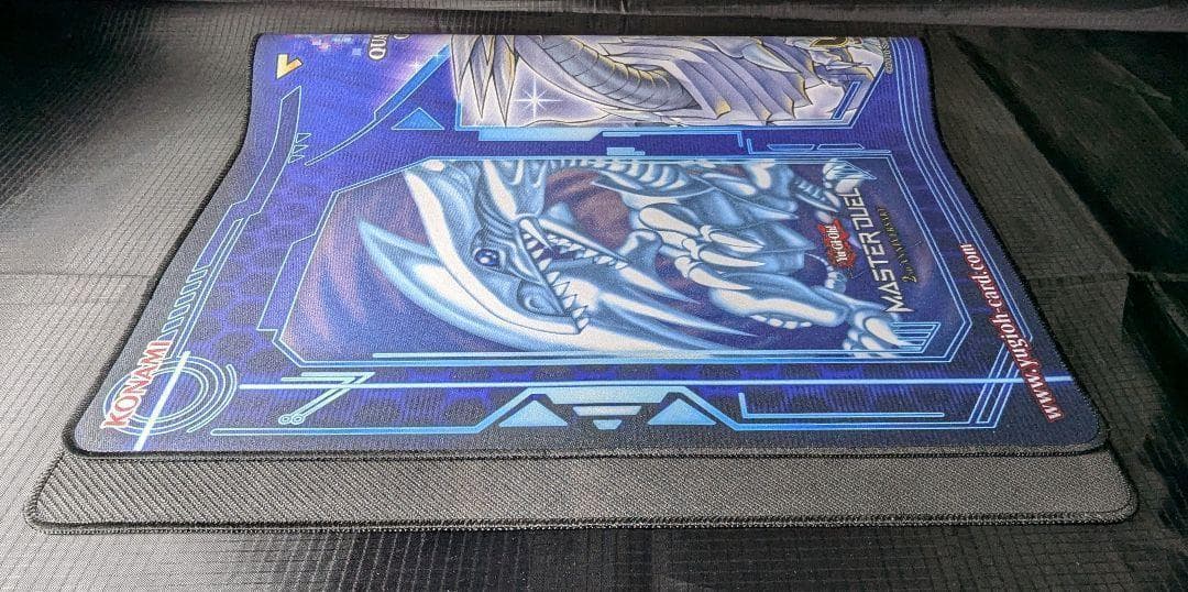 青眼の白龍 ブルーアイズ UDS MASTER DUEL プレイマット 遊戯王