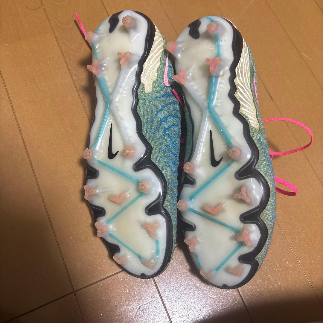 Nike サッカーシューズ 青とピンク