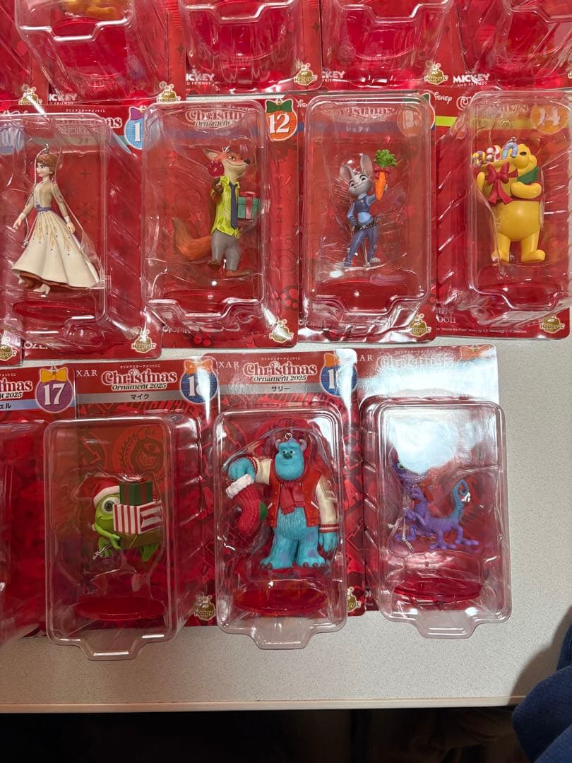 ディズニー クリスマスフィギュアセット 20体　ハッピーくじ