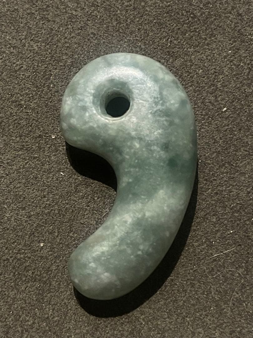 古墳期後期　翡翠勾玉　出土品