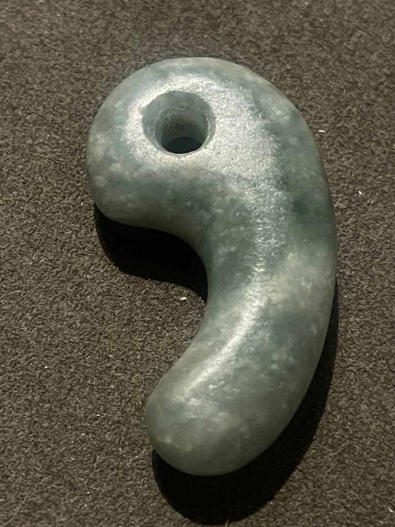 古墳期後期　翡翠勾玉　出土品