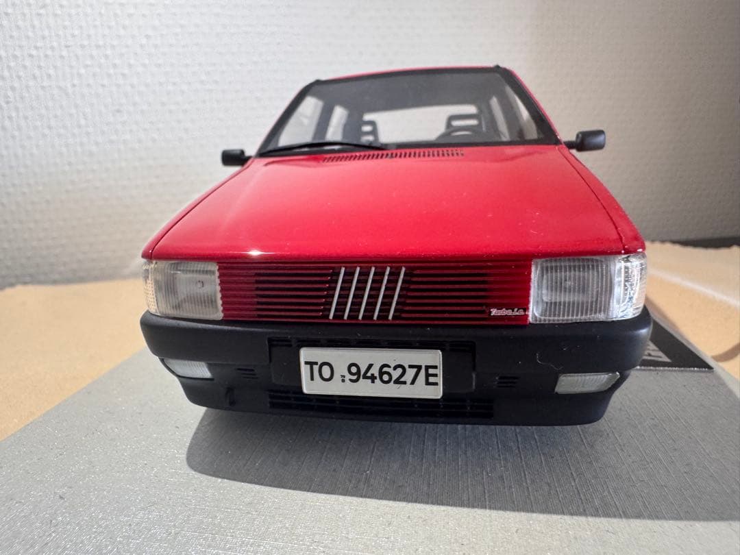FIAT Uno Turbo i.e. ミニカー 1/18赤