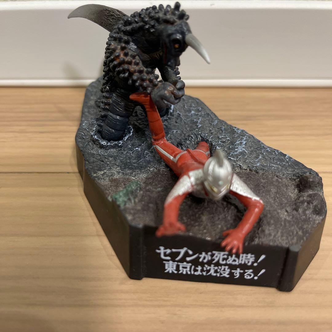 ウルトラ怪獣戯画セブンが死ぬ時東京は沈没する レッドギラス　ブラックギラス