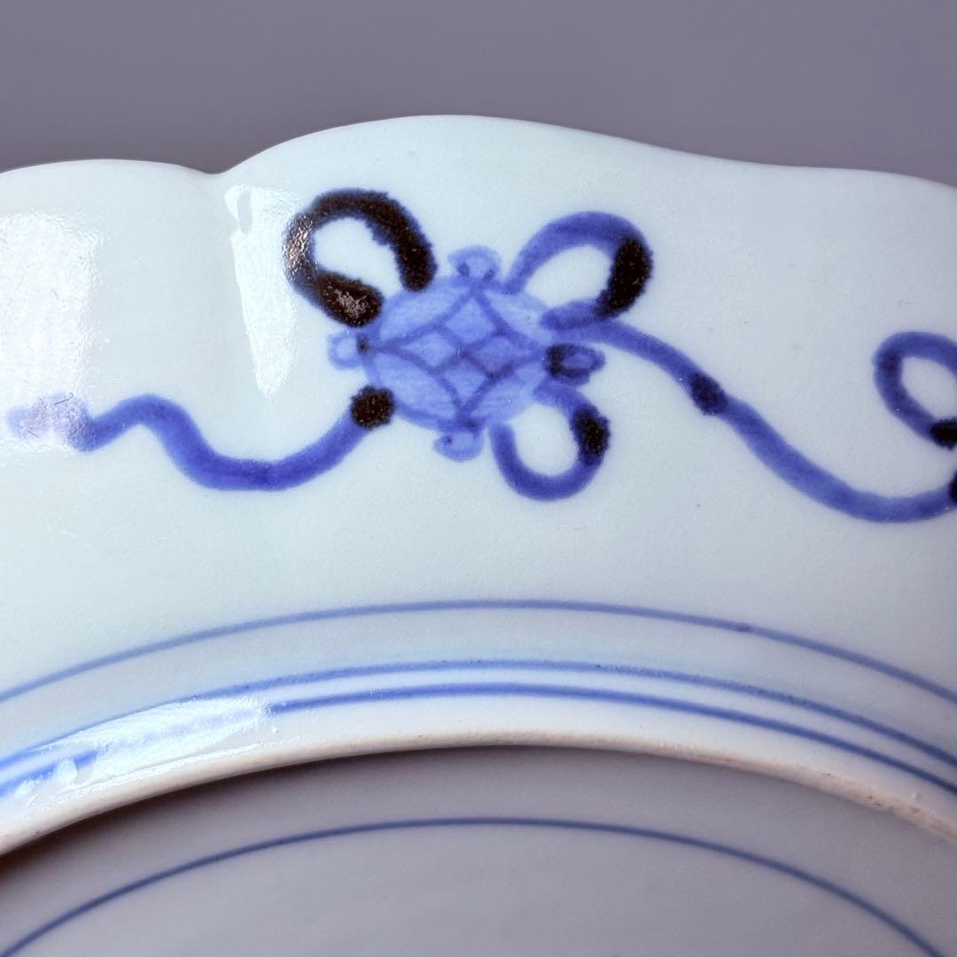 江戸期　古伊万里　染付牡丹文輪花形七寸皿　大明成化年製　裏七宝結文　古美術　桐箱