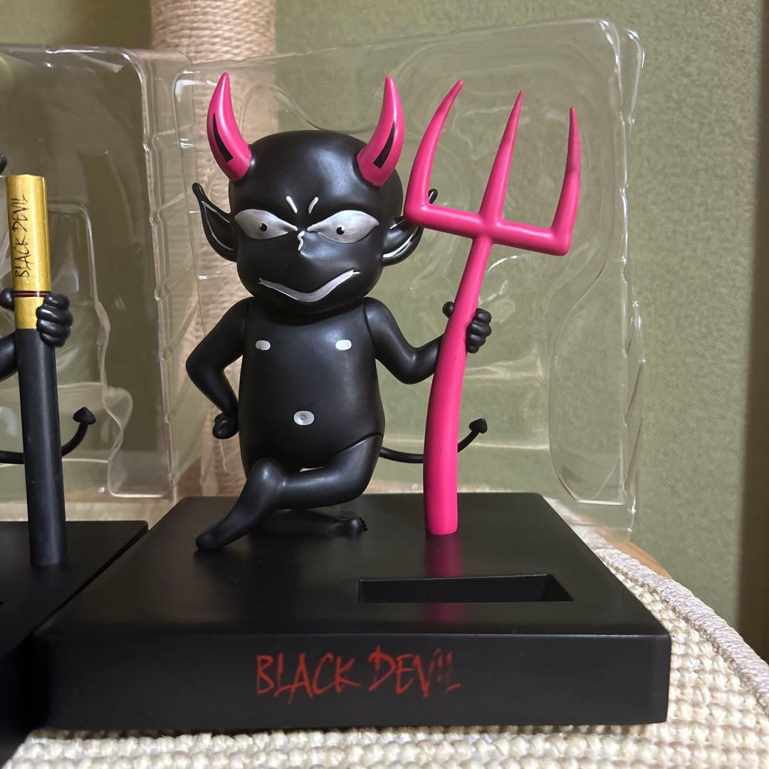 ブラックデビルフィギュア2 体　 ステッカー6枚
