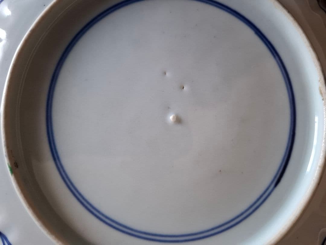 染付色絵兎の図 輪花口造り七寸皿 工芸品　直径約23cm