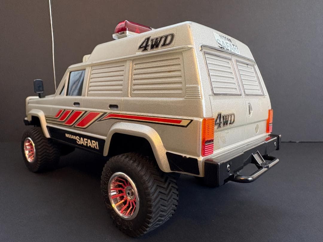 西部警察 ニッサンサファリ 4WD ラジコン ヨネザワ 1/16 スケール