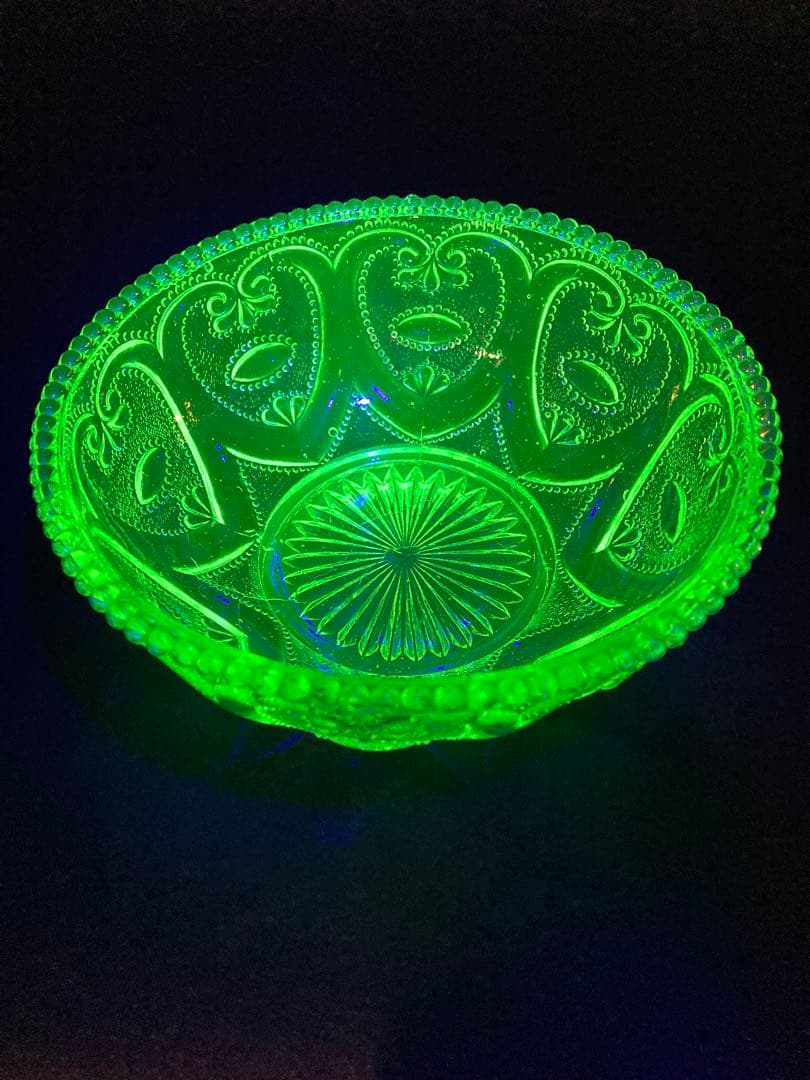 ウランガラス　鉢