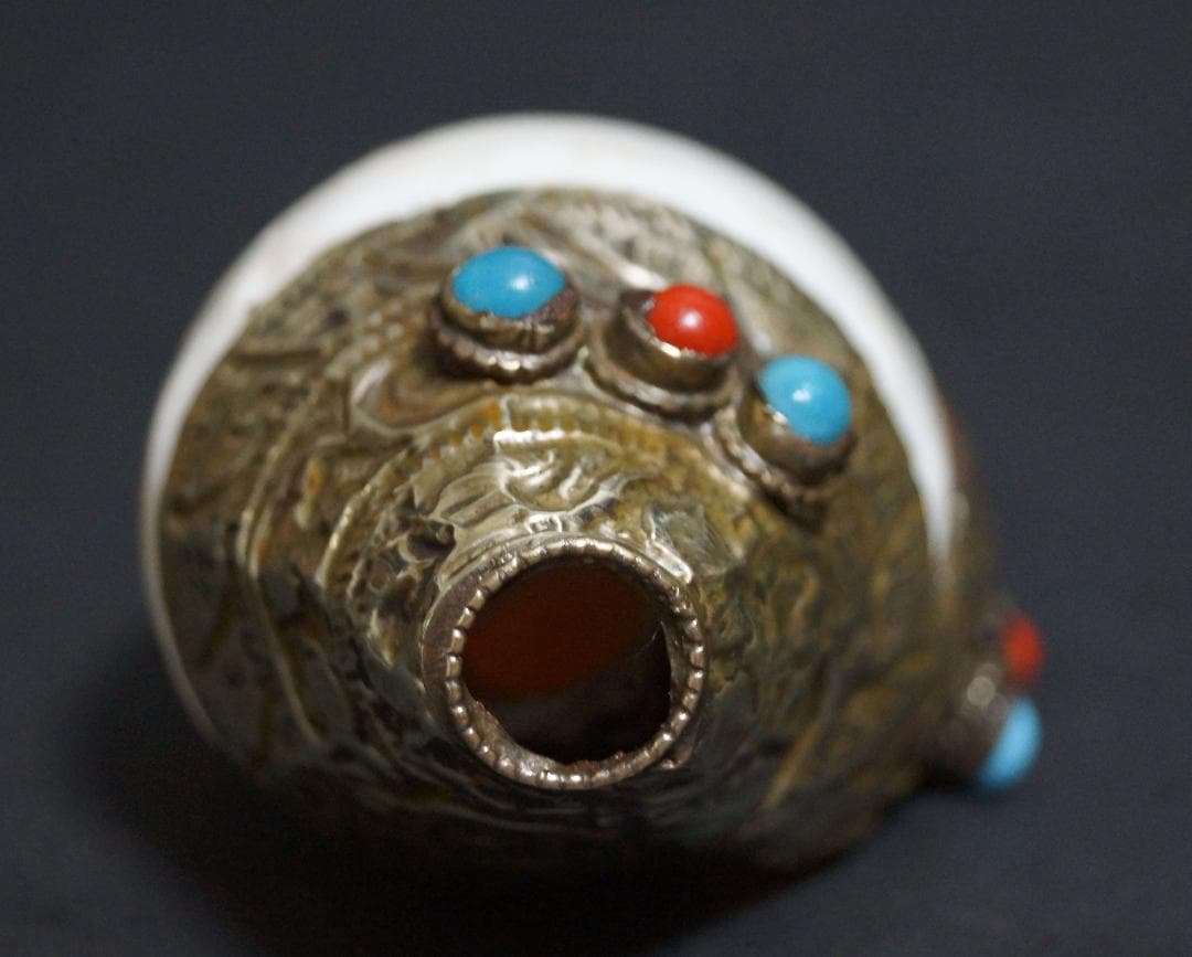 チベット密教法具法螺貝(シャンカ)銀製シルバー巻き手造り打出し『唐草紋』装飾仏教