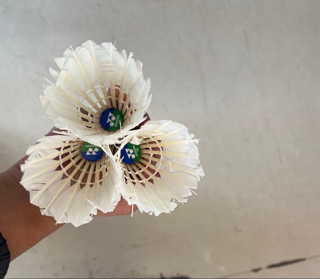 中古シャトル YONEX 240個 ニューオフィシャル エアロセンサ700