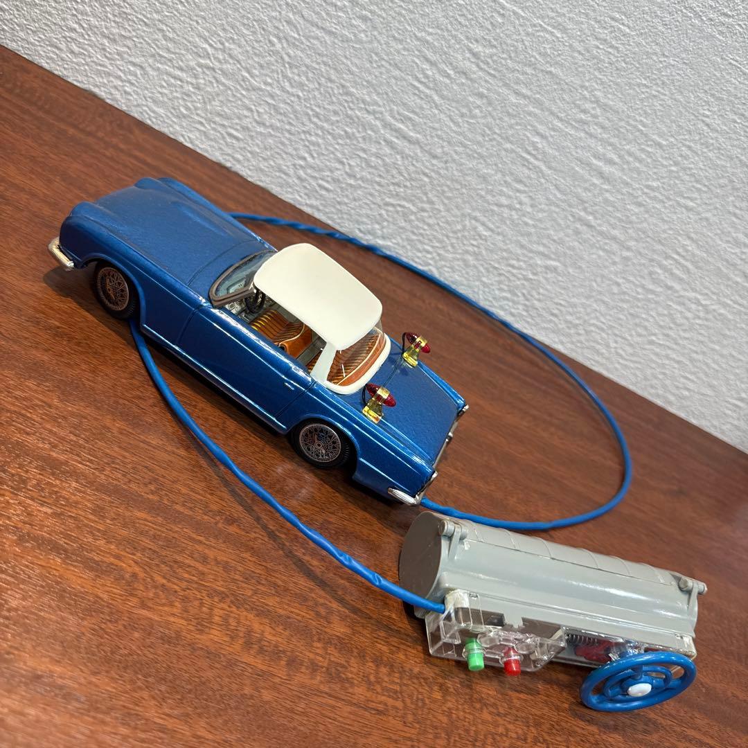 バンダイのリモコン付き Triumph TR4 ブリキ