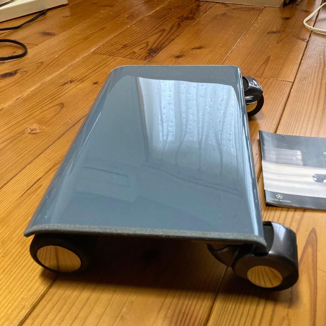 Walkerというパソコン型の乗り物です。特殊なセンシング技術の乗り物です。