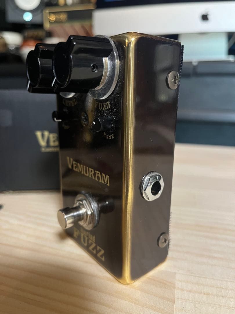 最終価格　Vemuram myriad FUZZ serial 4000番台