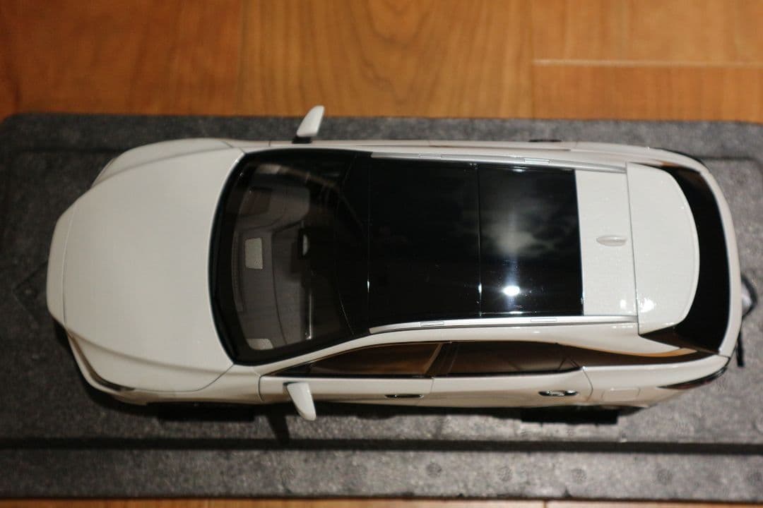 Lexus RX ソニッククォーツ ミニカー 1/18