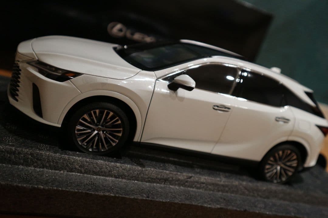 Lexus RX ソニッククォーツ ミニカー 1/18