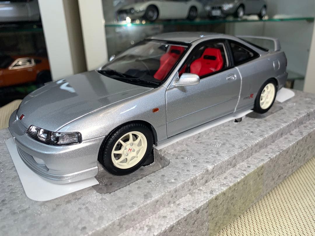MOTORHELIX 1/18 ホンダインテグラtypeR