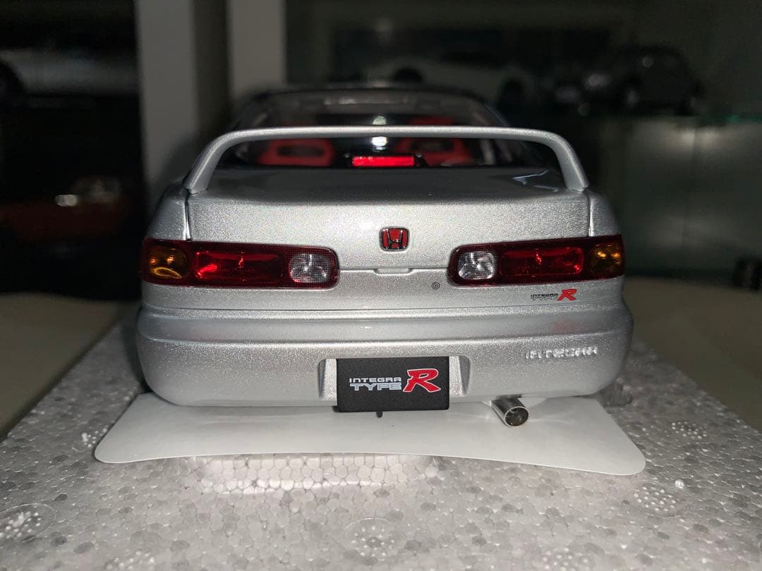 MOTORHELIX 1/18 ホンダインテグラtypeR