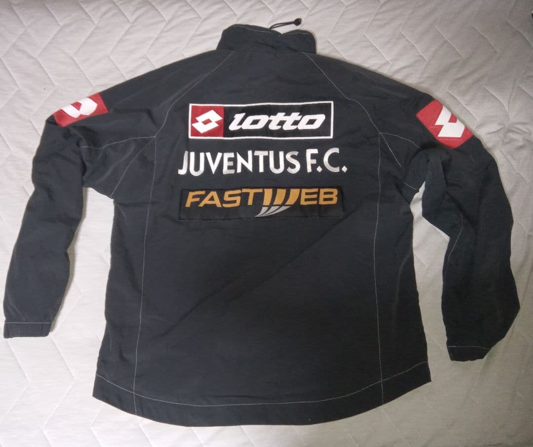 【匿名配送】【入手困難】ユベントス　ジャケット　黒　白　ユーベ　ロット　ユーヴェ