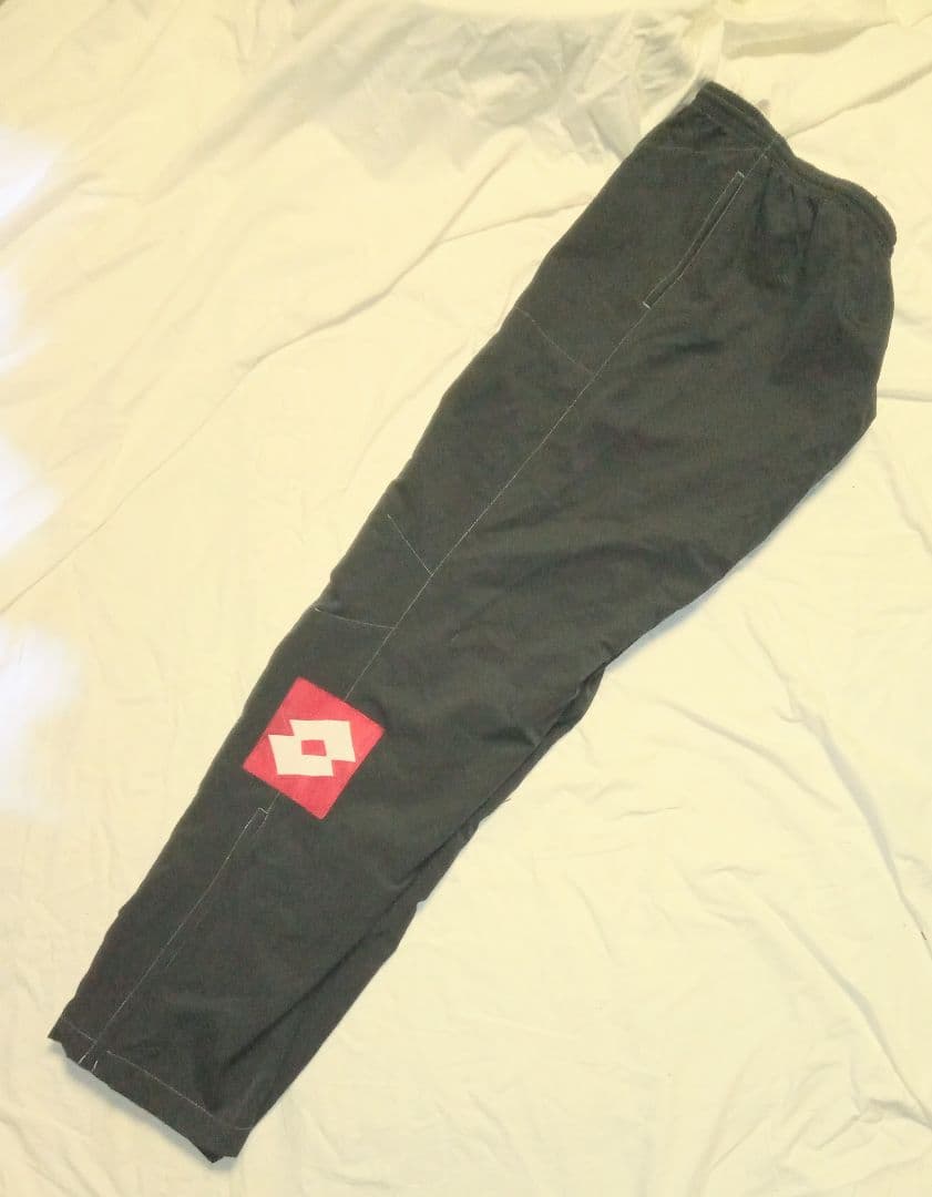 【匿名配送】【入手困難】ユベントス　ジャケット　黒　白　ユーベ　ロット　ユーヴェ