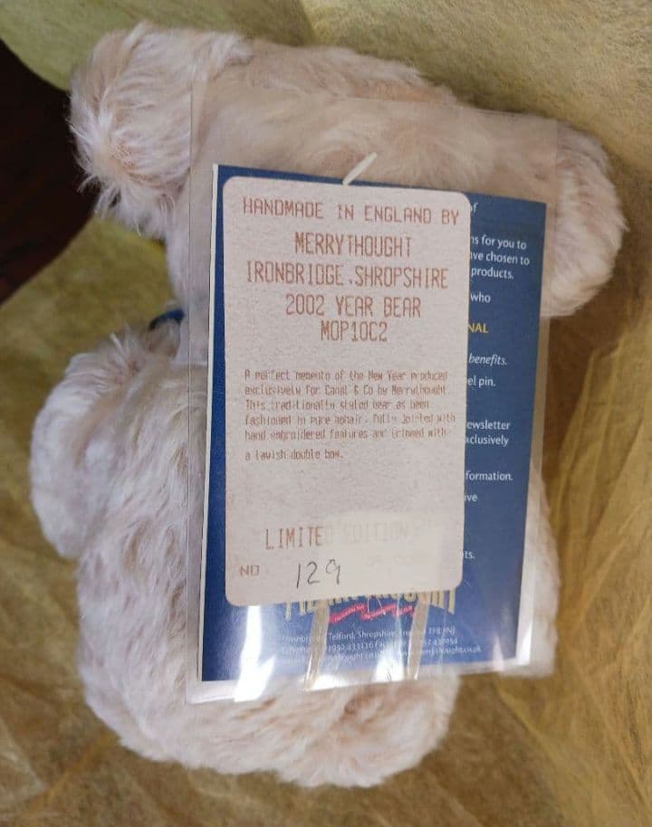 イギリスのメリーソート社の2002年テディベア