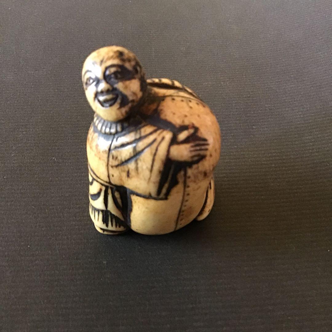 根付「米袋を抱く唐人」江戸時代保証　材質日本本州鹿角