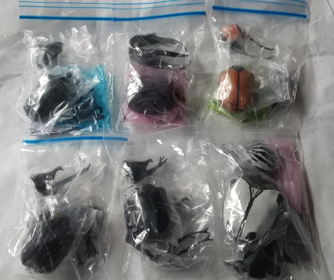 ガシャポン　いきもの大図鑑　かぶとむし ミツオビアルマジロ　セット