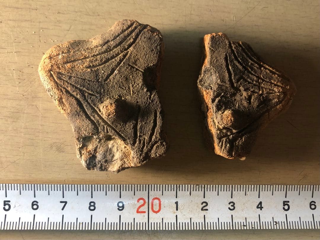 「板状土偶の破片」です。