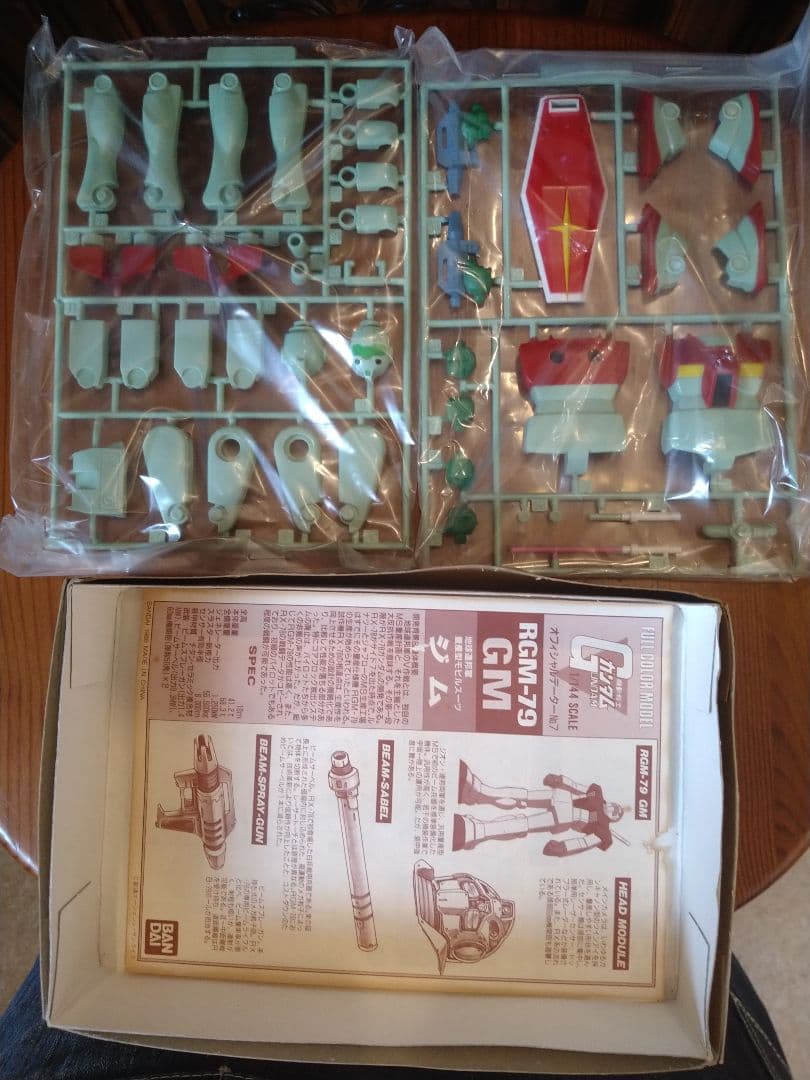 フルカラーモデルジム+10周年記念限定1/144RX−78ガンダムシリアル入り