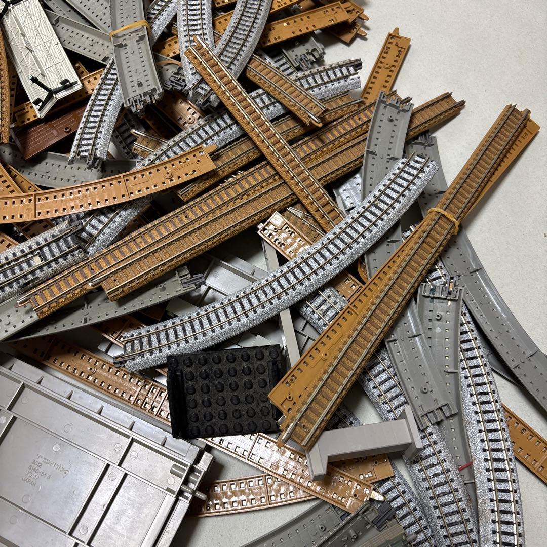 レール 多数部品大量まとめ出品ジャンク品tomix 他 車両6台　値引きできます