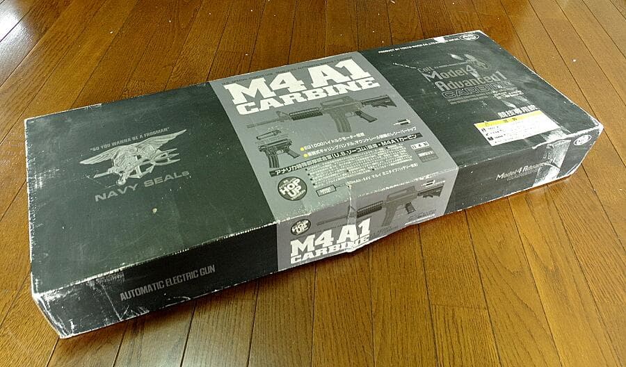 東京マルイ コルト M4A1カービン 300連射マガジン付き