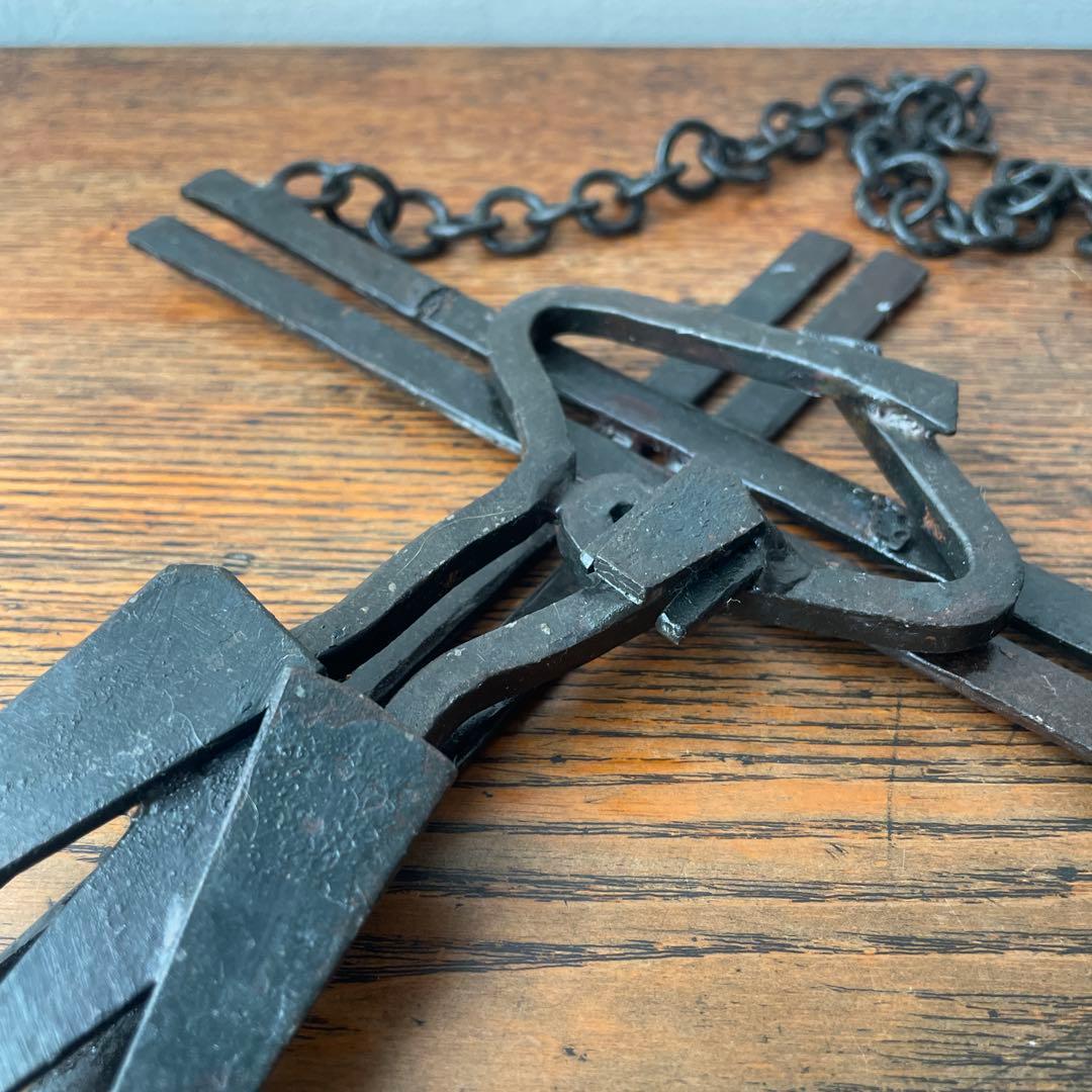 鉄の十字架　溶接　抽象的なイエスキリスト像　アイアン　モダニズム　キュビズム