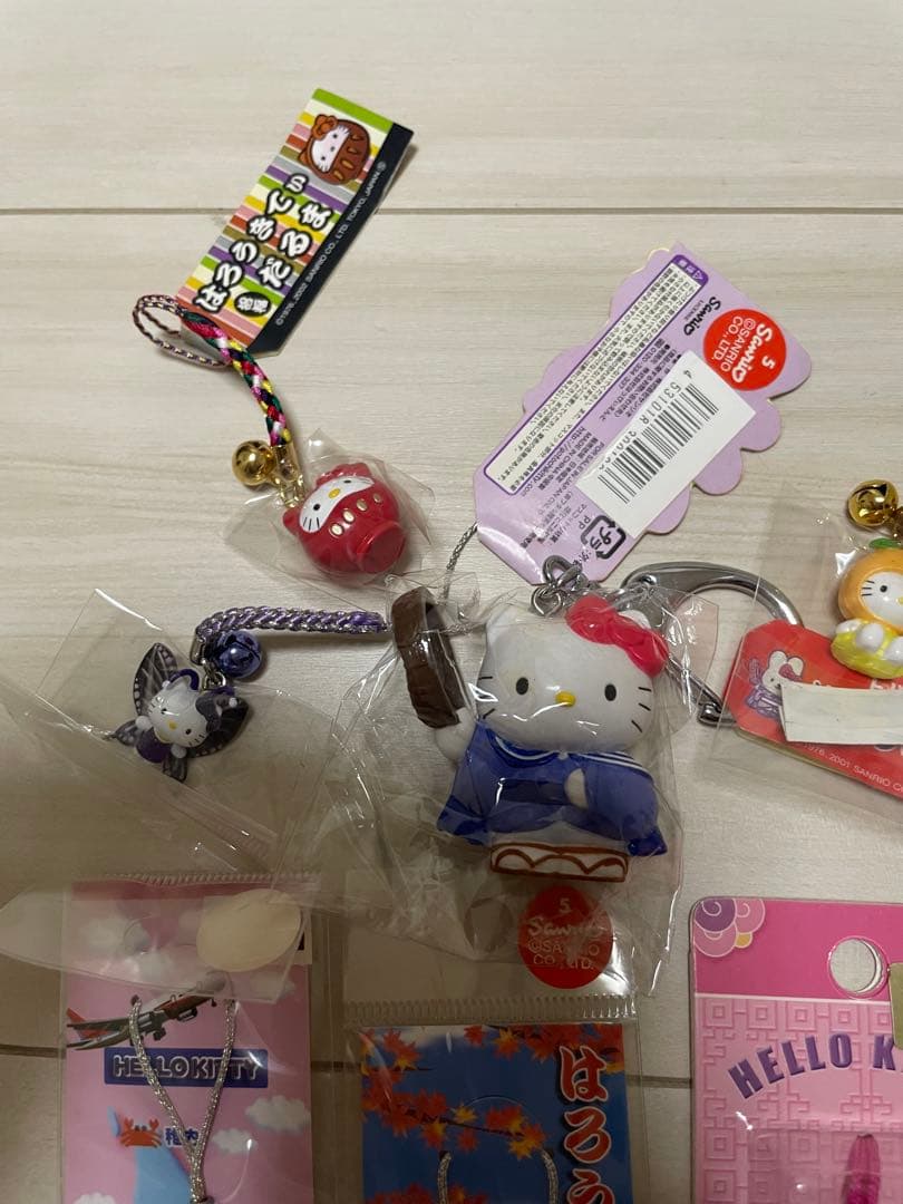 新品希少 サンリオ ご当地ハローキティ ハワイ 韓国 アゲハ蝶 根付けストラップ