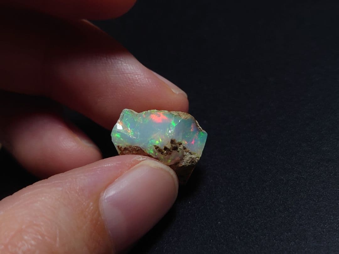 プレシャスオパール 原石 多色　ジュエリー　グレード　エチオピア　鉱物