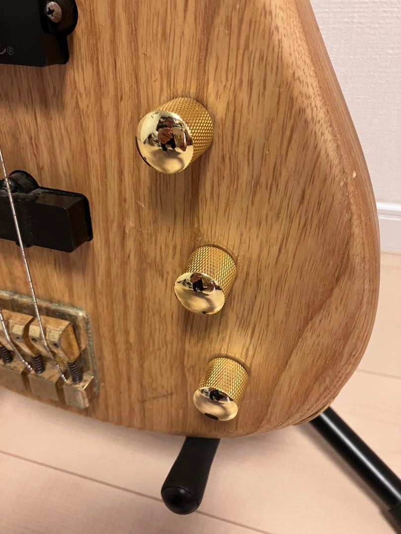 Grover Jackson■エレキベース■ナチュラル　ウッド