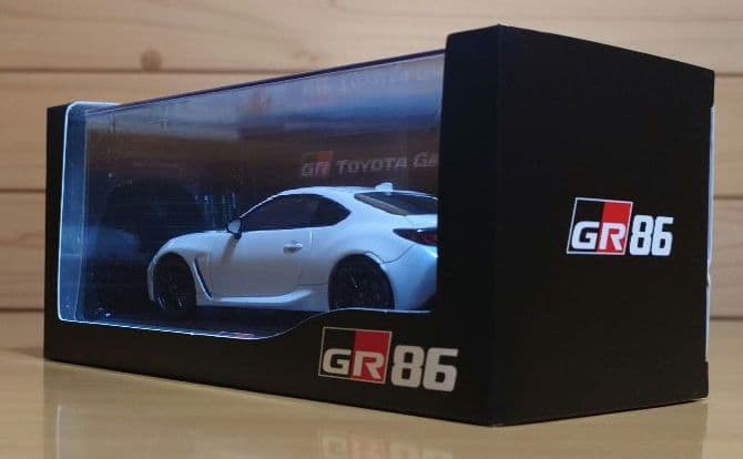 トヨタGR86 1/30カラーサンプル ミニカー　新品未使用品1つGRケース付