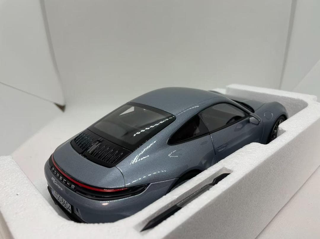 304-056 ノレブ 1/18 ポルシェ 911 Carrera 2024