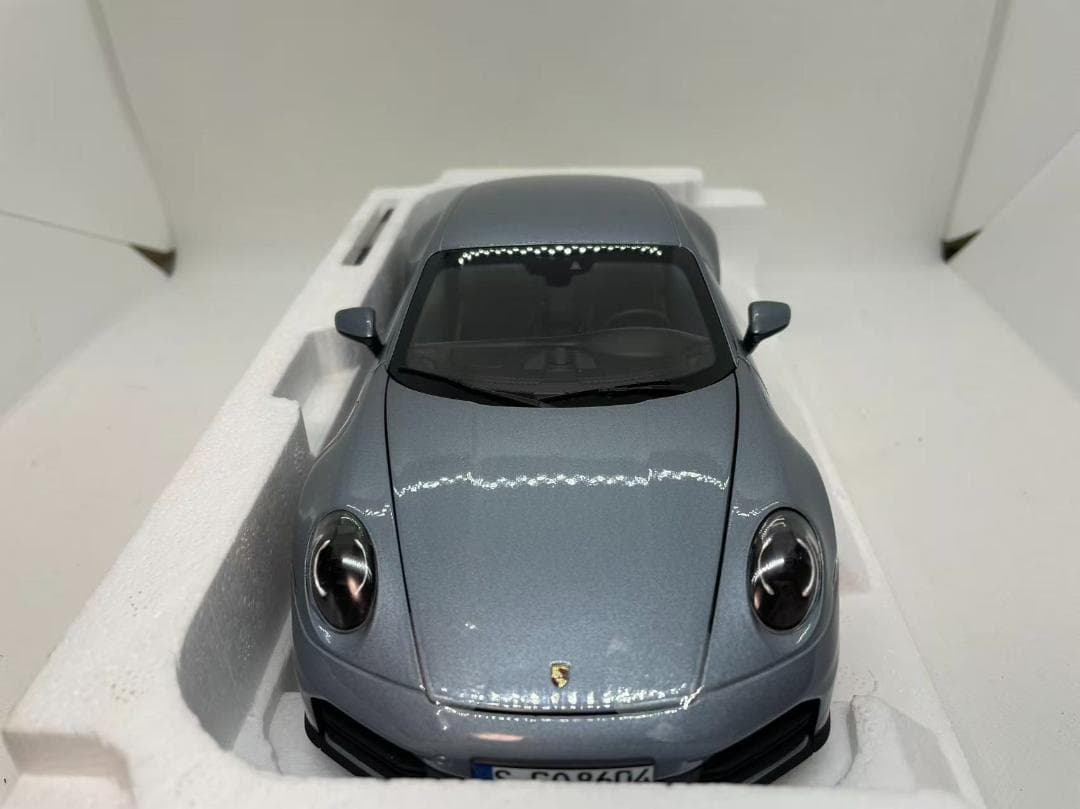 304-056 ノレブ 1/18 ポルシェ 911 Carrera 2024
