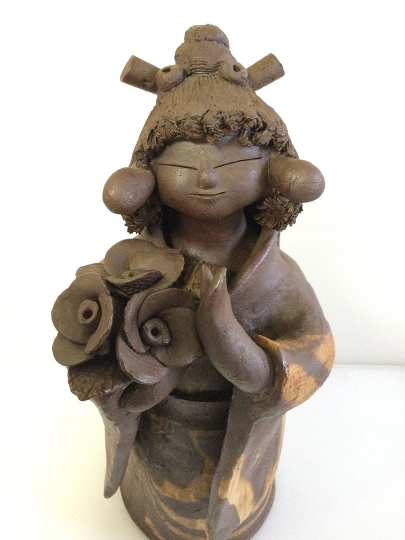 砥部焼 青芳人形『花を抱く少女』森元青芳作 珍品 M