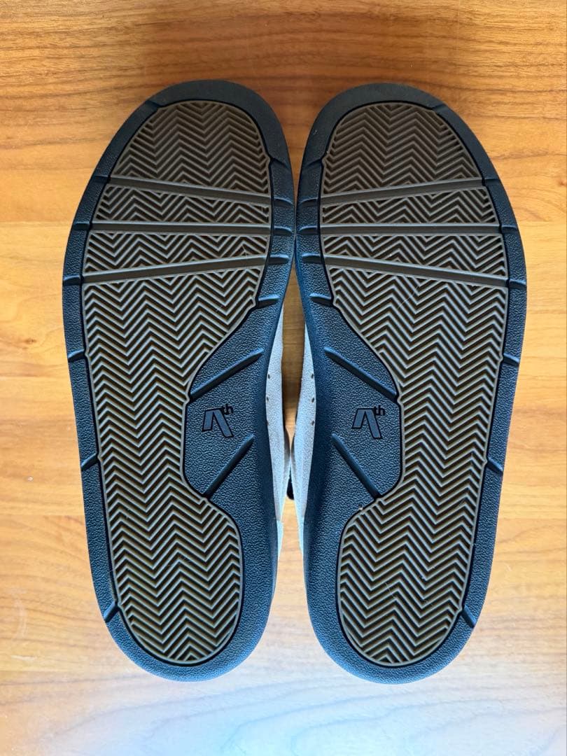 AREth アース　スニーカー25.5