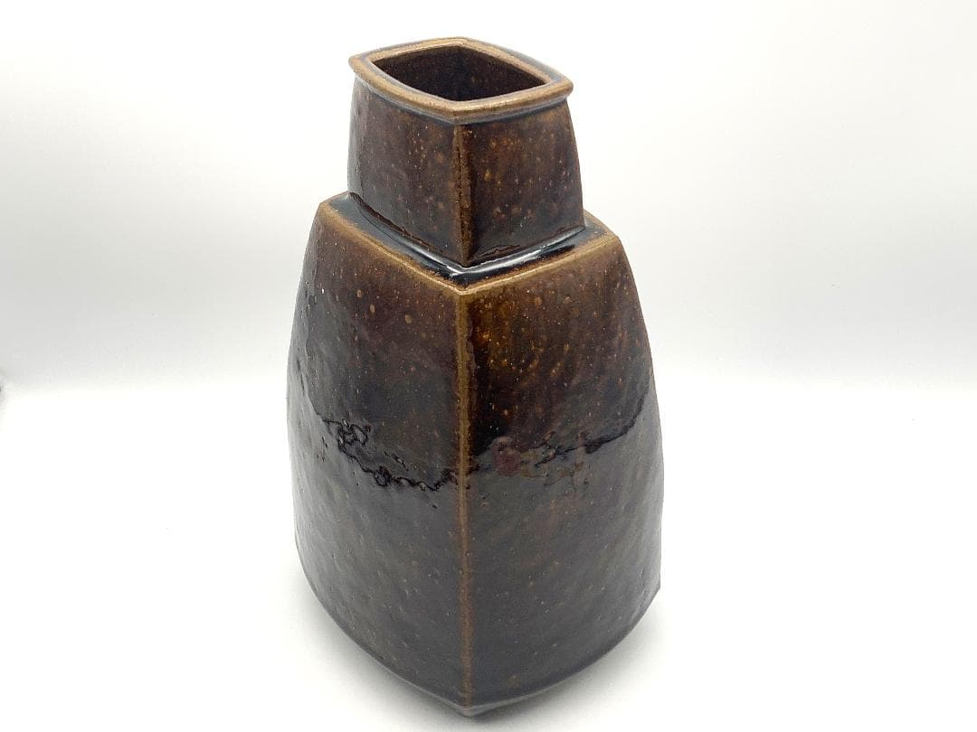 渚鴎陶山製　『飴釉　方壺』　共箱　美品　K1023E